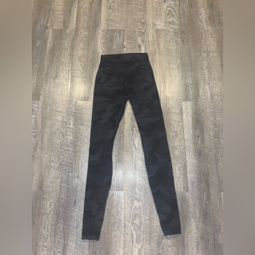 black camo lululemon leggings size 4